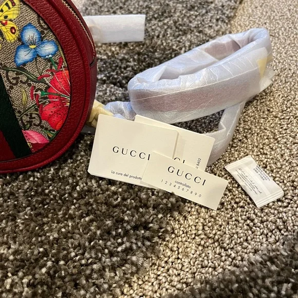 Brand new! Gucci Supreme Red round Backpack - Picture 9 of 12